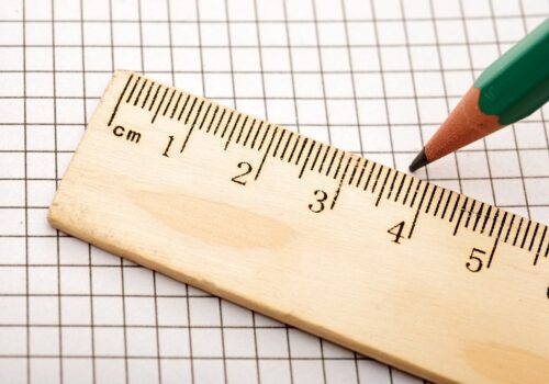 校正・校閲でミスを防ぐシンプルな方法：物差し1本で読み飛ばしを防げる理由